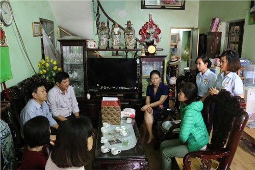Hoạt động ý nghĩa của Sở GD&ĐT Hà Nội nhân ngày 20/11, động viên giáo viên mắc bệnh hiểm nghèo của trường mầm non Gia Thượng